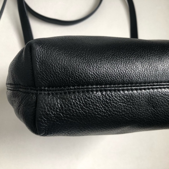 Michael Kors Crossbody Bag EUC with black pebbled leather and gold hardware - Picture 7 of 10